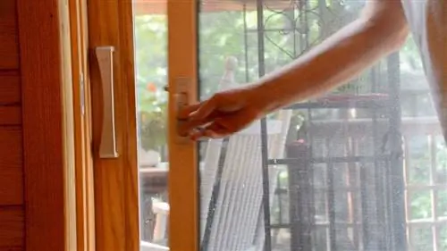 раздвижная-стеклянная-дверь-с-экраном-на-внутри-2