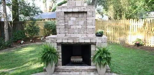 Уличный камин из брусчатки Pavestone. Уличный камин из брусчатки Pavestone.