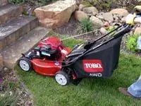 Полноприводная газонокосилка Toro Recycler. Полноприводная газонокосилка Toro Recycler.