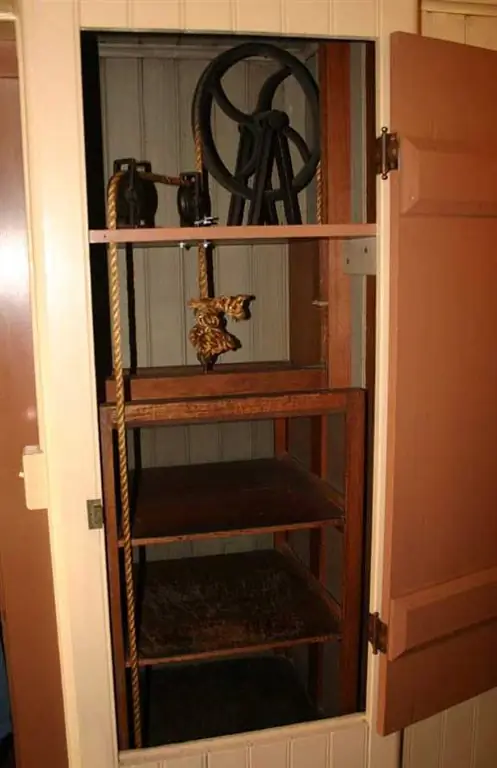 Кухонный официант на верхней позиции