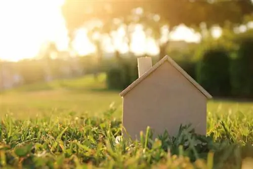 Модельный дом, залитый солнечным светом