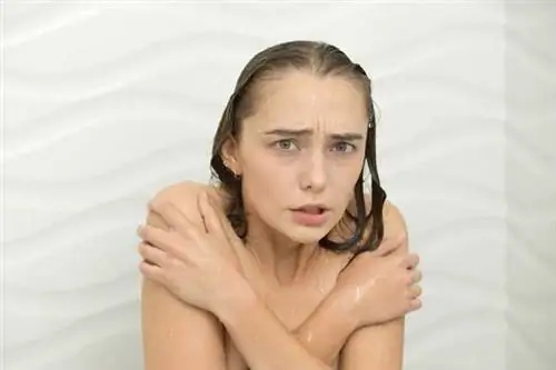 Женщины дрожат в душе