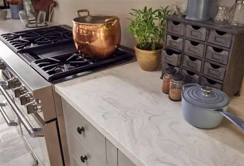 Столешницы из кориана и кварца: выбор прочного материала