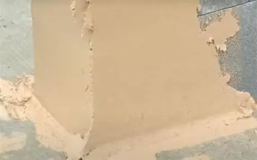 Нанесение QuickWall для получения штукатурки на стене из бетонных блоков