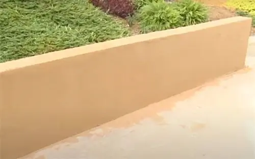 Покрытие поверхности стены из бетонных блоков отделкой QuickWall