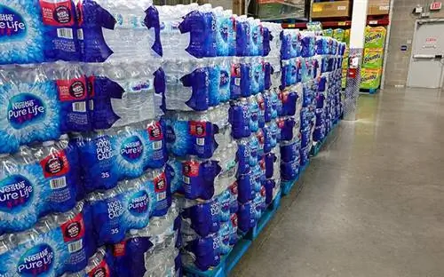 Стеки бутилированной воды Стеки бутилированной воды