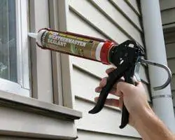 Герметизация окна герметиком Titebond Weathermaster. Герметизация окна герметиком Titebond Weathermaster.