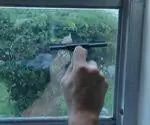 Нанесение пленки на окно. Нанесение пленки на окно.