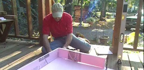 Склеивание изоляционной коробки