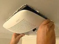 Установка вытяжного вентилятора в ванной.