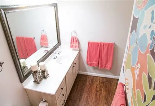 Готовая ванная комната с рамой MirrorMate.