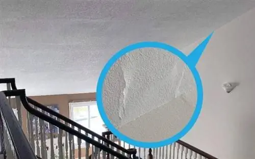 поврежденный попкорн потолок