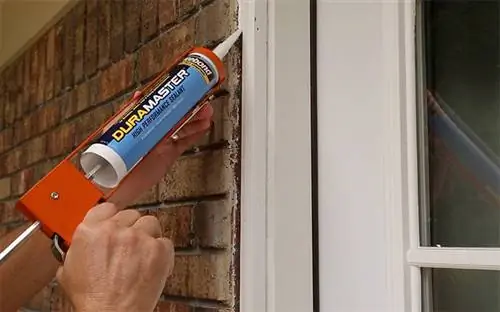 Заделка щели в дверном проеме герметиком Titebond DuraMaster