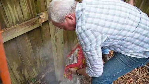 Дэнни заливает бетон