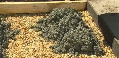 Заливка бетона в форму