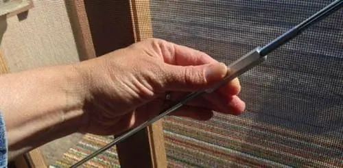 Вращение соединительной гайки для затягивания талрепа.