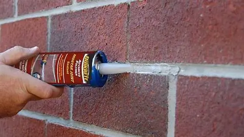 Нанесение герметика Quikrete