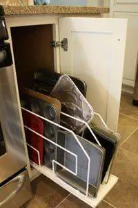 Дверь шкафа с выдвижением.