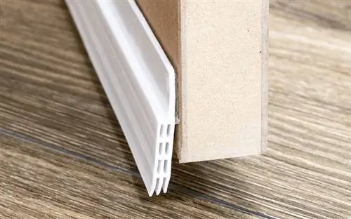 Новый самоклеящийся резиновый уплотнитель Max Strength® от Duck® Brand для нижней части двери