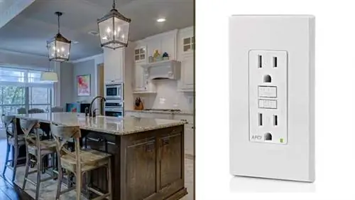 Хорошо освещенная кухня и розетки