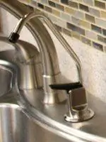 Кран с фильтрацией воды.