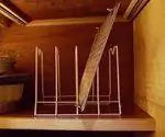 Офисный органайзер в кухонном шкафу для хранения.