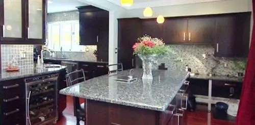 Кухня после современного ремонта кухни.