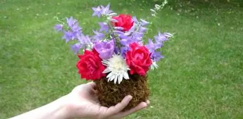 Как сделать вазу для цветов из мха