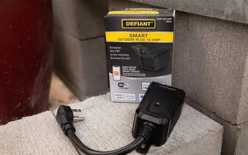 Умная розетка Defiant с поддержкой Wi-Fi и Bluetooth для использования вне помещений