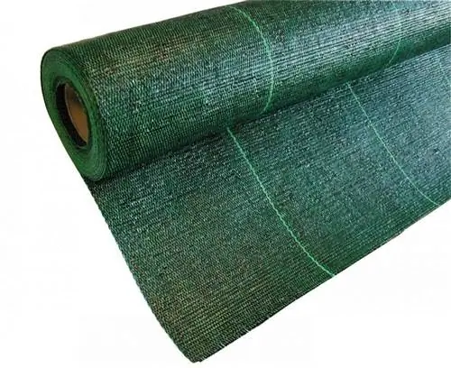 Зеленая сетка против сорняков