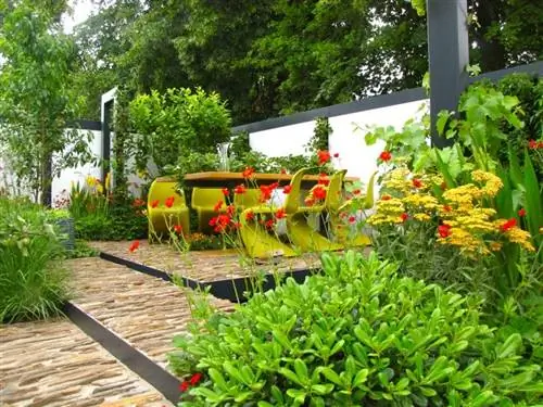 современный сад с цветами