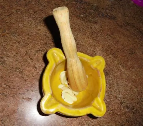 Измельчить чеснок