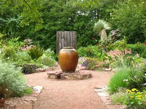 Вид на средиземноморский сад