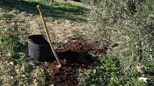 обрабатывать почву