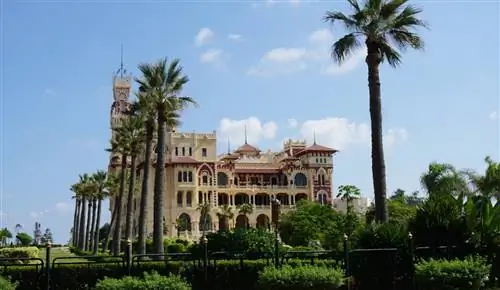 Александрийский сад очень старый