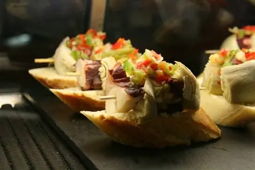Блюдо из артишоков: шашлык из осьминога с кусочками артишока