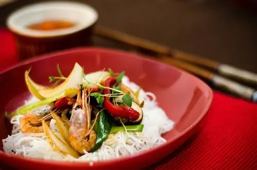 Рис - очень универсальный продукт, который используется в самых разных блюдах по всему миру.