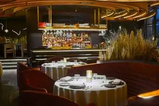 В июне 2021 года Дани Гарсия решил открыть два новых пространства: Smoked Room и Leña. Оба в одном…