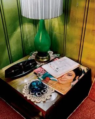 Существует также фильм, установленный в выборе мест для книги. Вот подробный снимок набора…