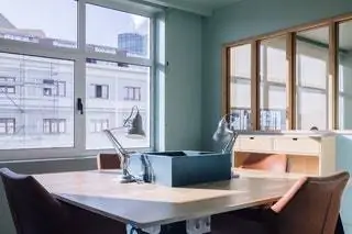 Офисы сохраняют тот же визуальный и хроматический формат, в дополнение к большим окнам, так что…