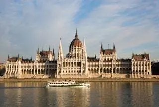 Дунай, его Цепной мост, фуникулер, столица Венгрии - чудо архитектуры и жизни там…