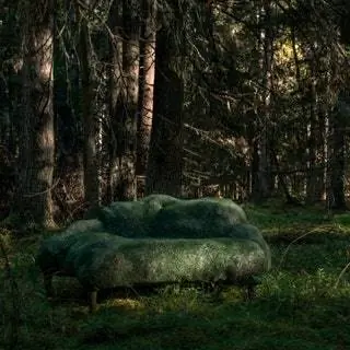 Хотя они предназначены для использования в качестве сидений, они сконструированы таким образом, чтобы побуждать людей взбираться наверх…