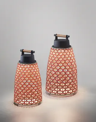 Портативная лампа с абажуром ручной работы Nans Outdoor, дизайн Джоаны Бовер, из коллекции ламп Nans.nbsp