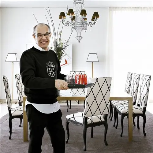 Кастилья в отреставрированном им доме на окраине Мадрида