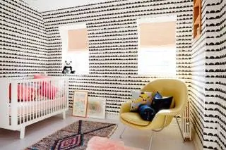 Обои от Ferm Living и детская кроватка от Oeuf