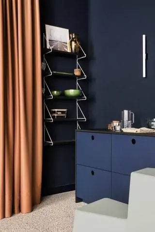 В офисе кухонный шкаф Ikea с фасадами Cubro Design. Полки Ikea Pershult с посудой… В офисе кухонный шкаф Ikea с фасадами Cubro Design. Полки Ikea Pershult с посудой…