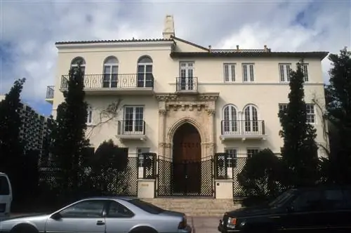 ЖИЗНЬ DONATELLA VERSACE через ее ДОМА