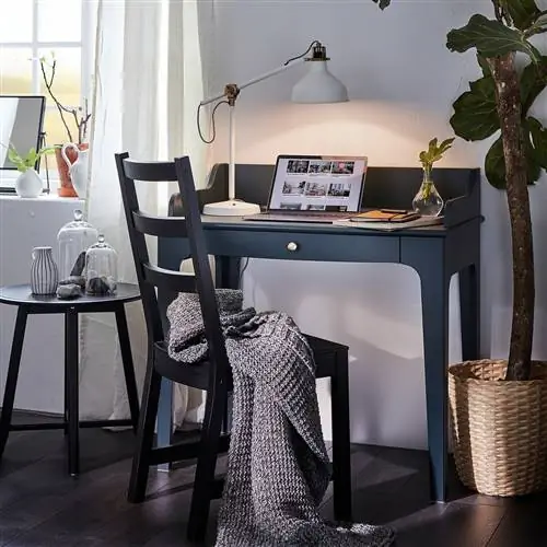 Стул Ottawa из бархата оранжевого цвета от BoConcept