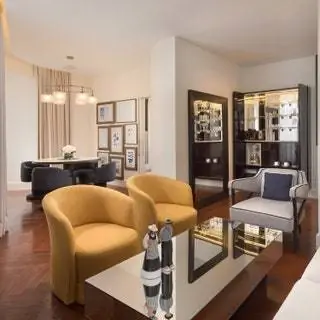 Несмотря на то, что в 33 номерах отеля Gran Hotel Montesol Ibiza преобладают черный и белый цвета, в интерьере чувствуется отсылка к Ибице…