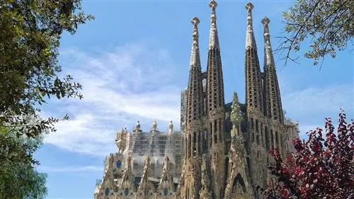 LA SAGRADA FAMILIA признана лучшим зданием Каталонии